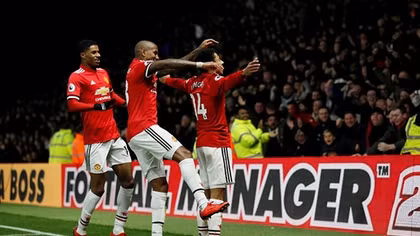 Young tiếp tục đóng vai người hùng, Man Utd đại thắng