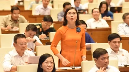 Ngày 16/6, Quốc hội thảo luận tại Hội trường dự án Luật Cư trú (sửa đổi)