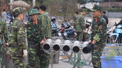 Cận cảnh "trận địa" pháo hoa tại Hà Nội trước giờ khai hỏa