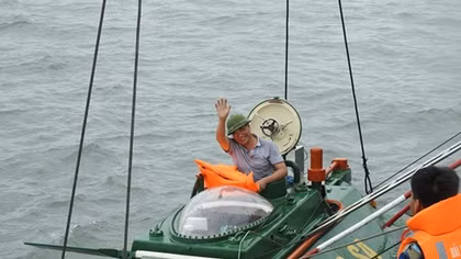 “Ông tàu ngầm” say mê khoa học