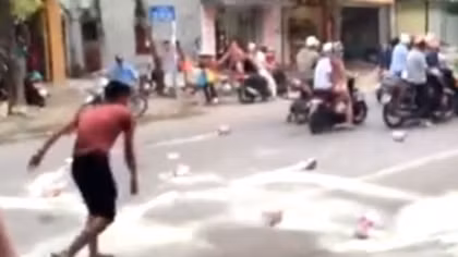 Thêm nhiều tình tiết mới vụ “ông bố ném sữa trước siêu thị”