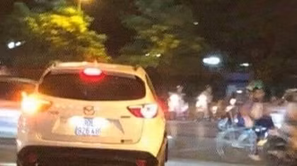Tài xế Mazda CX5 chèn xe qua người lái xe taxi có nhiều tiền án, tiền sự
