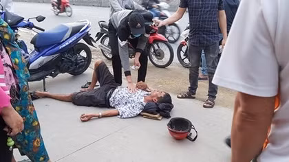 Người đàn ông đi xe máy bị đánh bất tỉnh trên QL1A