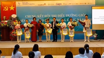 Điều dưỡng có vai trò rất quan trọng trong chăm sóc sức khỏe người bệnh