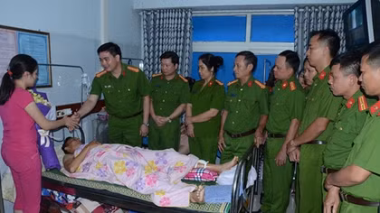 Ma men lao thẳng xe vào tổ công tác, 1 CSCĐ trọng thương