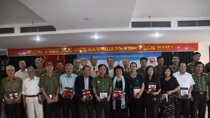 Giới thiệu sách “ Những lá thư thời chiến Công an nhân dân”