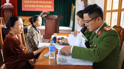 Cấp căn cước công dân lưu động cho hơn 200 người thuộc diện chính sách