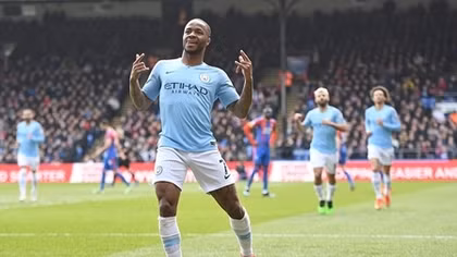 Sterling lập cú đúp, Man City tái chiếm ngôi đầu
