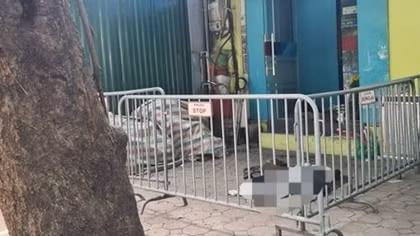 Người đàn ông tử vong cạnh cây ATM