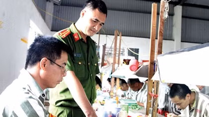 Tình người quản giáo
