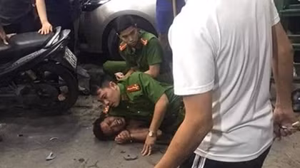 Ngáo đá gây thương tích cho một người dân và một cán bộ Công an