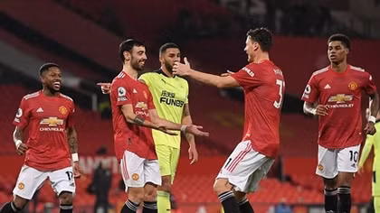 Đánh bại NewCastle, MU lấy lại ngôi nhì bảng