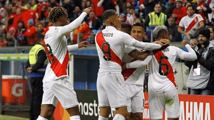 Chile 0-3 Peru: Địa chấn trên sân Arena do Gremio