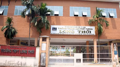 Đình chỉ dạy cô giáo 'không nói suốt ba tháng' 