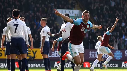 Harry Kane tái xuất, Tottenham gục ngã trước Burnley