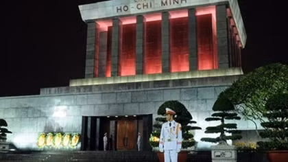 Tạm ngừng tổ chức viếng Lăng Chủ tịch Hồ Chí Minh