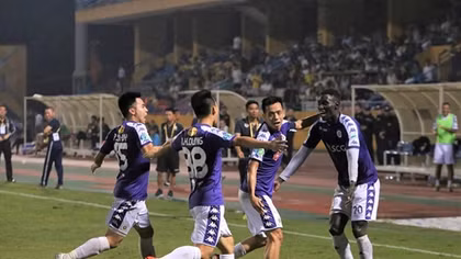 Văn Quyết lập công, Hà Nội FC "vùi dập" CLB TP HCM