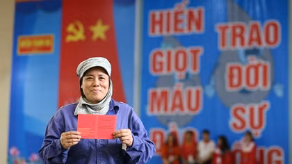 Người phụ nữ giấu mẹ chồng đi hiến máu hàng trăm lần