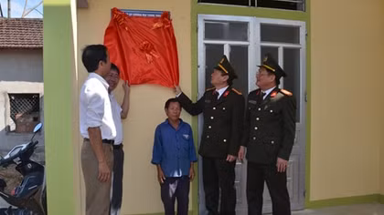 Bàn giao 2 ngôi nhà tình nghĩa tại Nghệ An