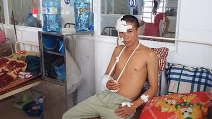 Vụ xông vào TTYT chém người: Bệnh nhân đã qua cơn nguy kịch