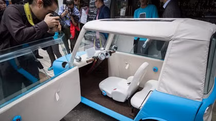 Xe hơi làm từ vải.