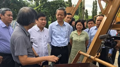 Sắp qua thời đem rác đi... chôn (!)