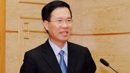 Trưởng ban Tuyên giáo Trung ương thăm chúc mừng cán bộ ngành y tế nhân ngày 27/2