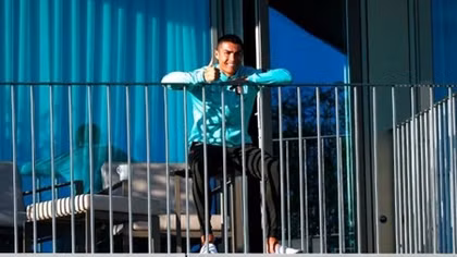 Ronaldo làm gì sau khi nhiễm COVID-19?