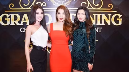 Trương Ngọc Ánh rực rỡ sắc đỏ trong ngày lên chức bà chủ