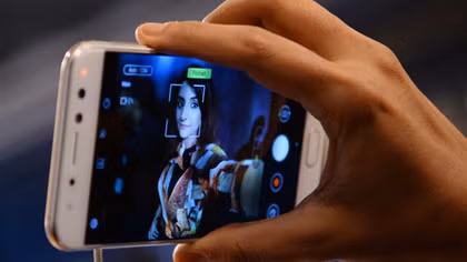 Smartphone giá rẻ làm gia tăng tội phạm hiếp dâm ở Ấn Độ