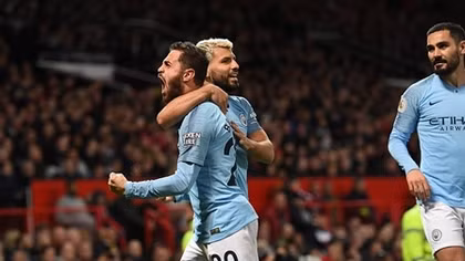 Man Utd 0-2 Man City: Trở lại ngôi đầu