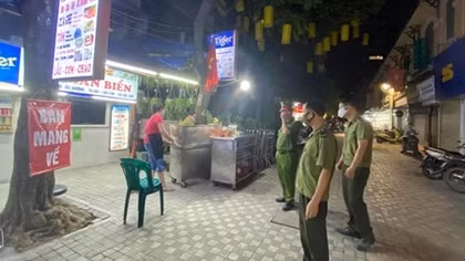 Kiểm soát chặt cơ sở kinh doanh nhạy cảm trên địa bàn phố cổ
