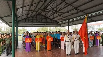 Cụm thi đua số 5 khai mạc Giải bóng đá nam 7 người