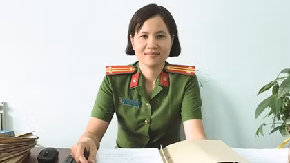 Bóng hồng phá án