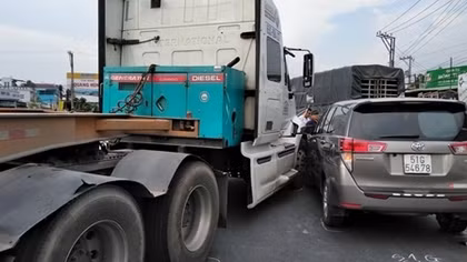 Tai nạn kép, cao tốc TP HCM – Trung Lương ùn ứ kéo dài 