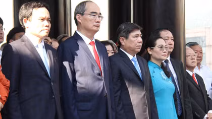 Lãnh đạo và người dân TP Hồ Chí Minh dâng hương Quốc Tổ Hùng Vương