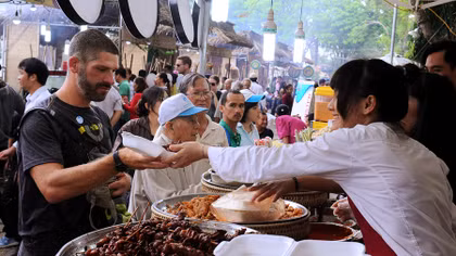  Nhiều món ăn đặc sắc tại Liên hoan ẩm thực “Món ngon các nước” 