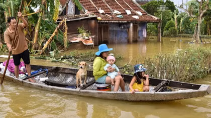 Triển lãm ảnh “Hướng về miền Trung”