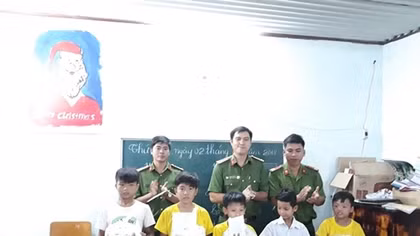 Nghĩa tình với các em nhỏ có hoàn cảnh khó khăn