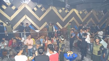 Tạm giữ 200 "dân chơi" tại Bar H5 nghi sử dụng ma túy
