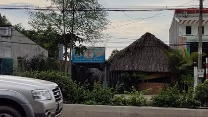 Quán cafe cho nhân viên massage kích dục rồi chia đôi tiền