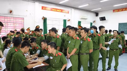 Hơn 350 giảng viên, học viên CSND hiến máu vì đồng đội thân yêu