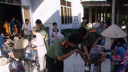 Chăm lo Tết cho phụ nữ đặc biệt khó khăn xã Bàu Năng