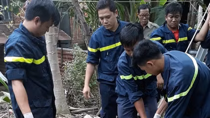 Nam thanh niên nghi tâm thần gieo mình xuống giếng 