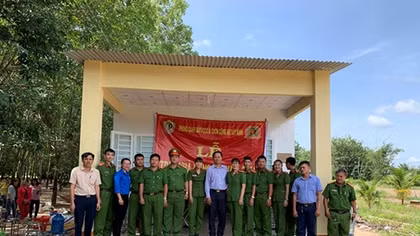 Trao nhà đồng đội cho nữ Cảnh sát có hoàn cảnh khó khăn