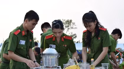 Hơn 2800 học viên Cảnh sát tranh tài Hội chợ ẩm thực mừng xuân