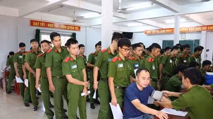 Gần 300 Cảnh sát hiến máu nghĩa tình vì đồng đội thân yêu