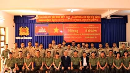 Bế giảng khóa đào tạo hệ cao đẳng đầu tiên cho học viên Campuchia