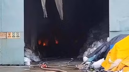 Cháy nhà kho công ty sản xuất đồ nhựa 