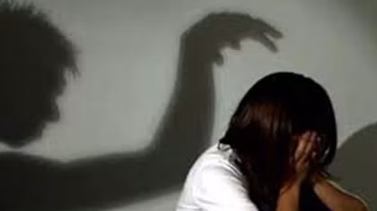 Bắt kẻ làm chuyện “người lớn” với cháu gái